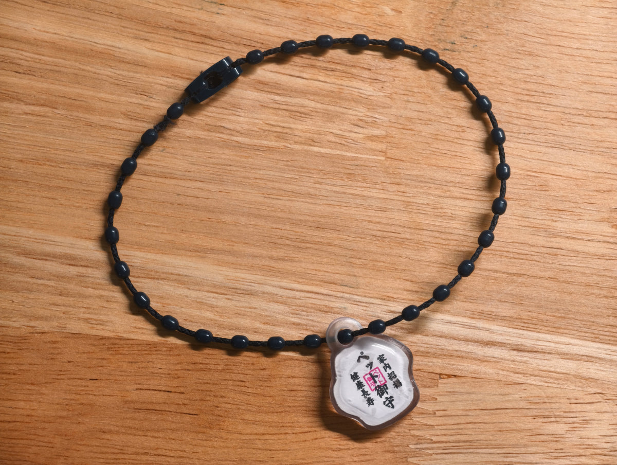 A complete necklet on the scale used for every piece