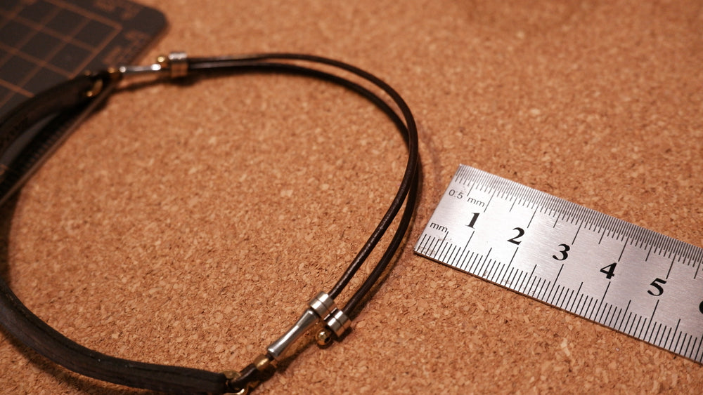 A hand passing smoothly over the necklet profile